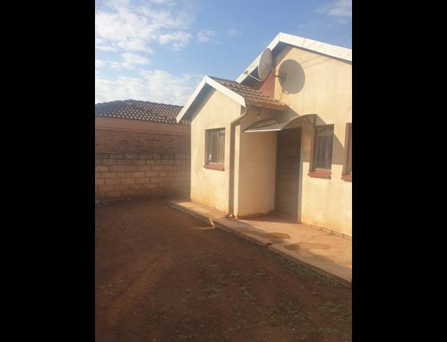 2 BEDROOM HOUSE FOR SALE IN MAHUBE VALLEY